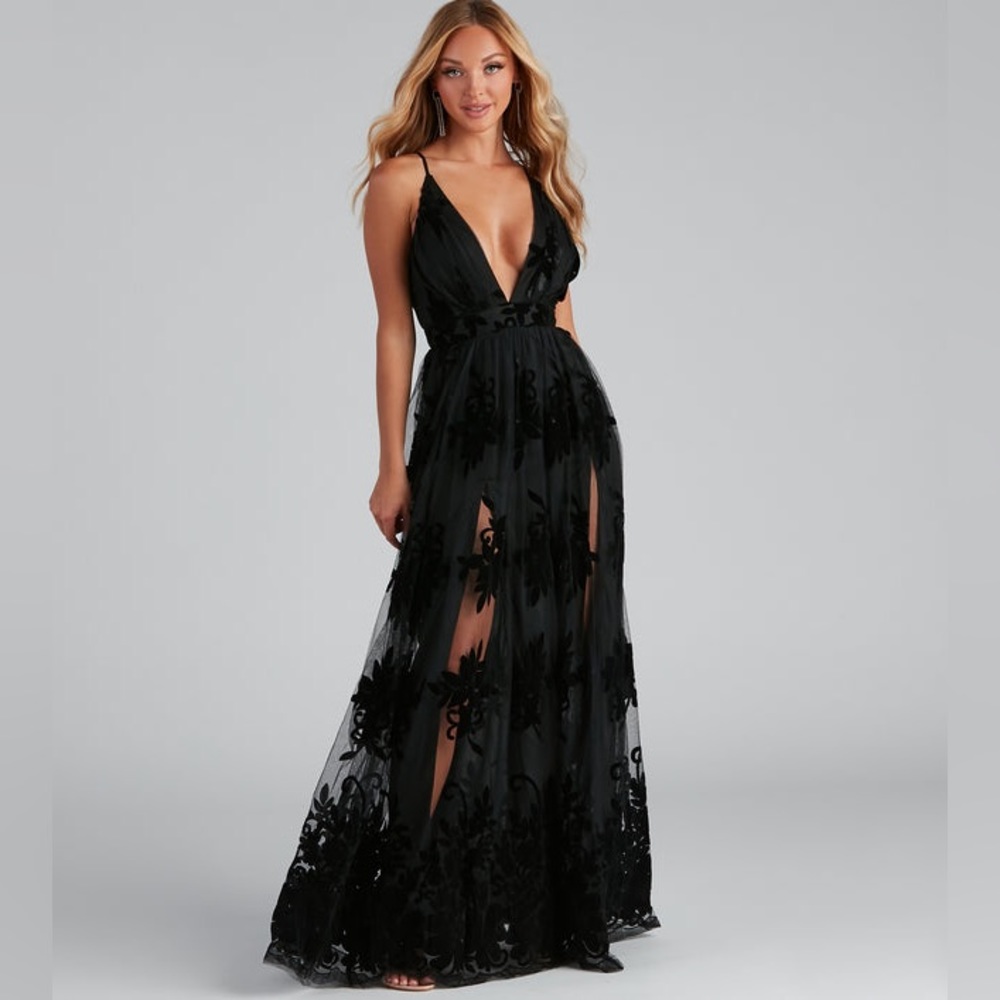 Women’s Black Formal Prom Dress Size Small sheer Velvet slit